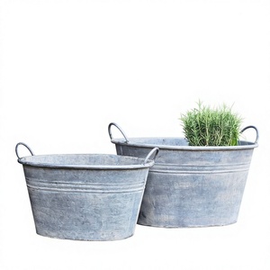 Jardinières rustiques en métal rondes pour l'extérieur, ensemble de deux pots gris, les meilleures jardinières en métal blanchies à la main, grandes jardinières en métal - Product Image 1