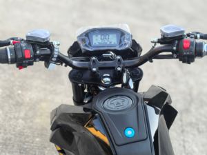 Motocicleta Eléctrica 2026Z6 Mejorada, Lista para Invierno, Batería con Resistencia al Agua IPX9, Neumáticos Ultra Anchos Antideslizantes, Casco y Guantes Gratis, Conducción Más Segura - Product Image 2