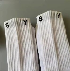 Chaussettes Athlétiques Blanches Sans Marque, Faible MOQ, Logo Personnalisé, Tissu Extensible Doux pour la Peau, Chaussettes Mi-Mollet pour le Sport, la Gym, le Basketball et le Quotidien - Product Image 6