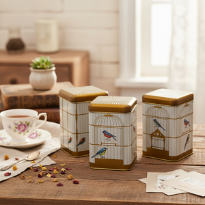 Juego de Cajas de Hojalata Cuadradas Kontensan de 105x105x160 mm (Juego de 3) con Ilustración de Jaula de Pájaros Vintage y Diseño de Pájaros Coloridos - Product Image 3