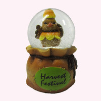 Boule à Neige Personnalisée de 100 mm Faite à la Main et Peinte à la Main, Balai de Sorcière, Globes de Brouillard, Boule de Cristal en Verre, Design Grimoire en Résine, Boîte à Musique d'Halloween