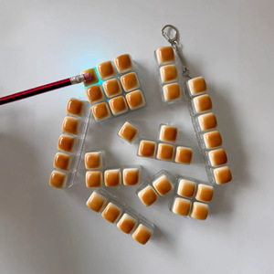 Juguete Antiestrés KADA Original Caramel Bread Button, Colgante para Mochila, Juguete de Dedo para Oficina - Product Image 1