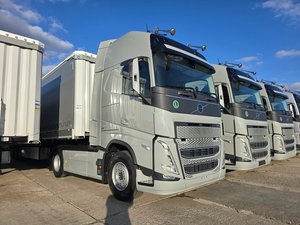 Nouveau pour <span class=keywords><strong>FH</strong></span> 6x4 Euro 6 Camion automatique diesel à direction gauche avec> 450hp et capacité de charge 31-40T - Product Image 3