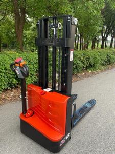 Chariot élévateur de machine de <span class=keywords><strong>logistique</strong></span> CDD16 avec le levage évalué 1.6 tonnes de capacité empileur électrique à jambe étroite à portique robuste - Product Image 2