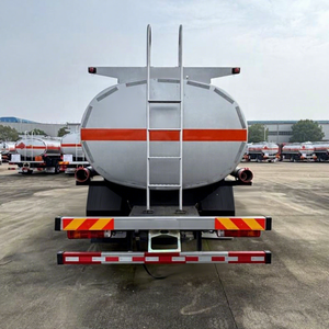 Camion-citerne à huile HOWO 15000L, camion de ravitaillement en diesel Sinotruck 4x2, camion-citerne à carburant à vendre - Product Image 5
