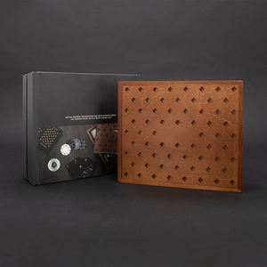 Juego <span class=keywords><strong>de</strong></span> Póker <span class=keywords><strong>de</strong></span> Lujo en Caja <span class=keywords><strong>de</strong></span> Madera Premium Incluye Naipes y 100 Fichas Personalizadas Debajo del Mazo - Product Image 6