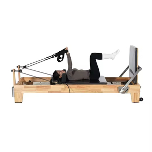 Réformateur de Pilates professionnel avec cadre en chêne, rail en alliage d'aluminium coréen lisse renforcé de cuir microfibre et ressorts en fil de piano - Product Image 1