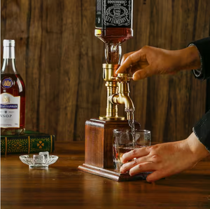 Dispensador de Vino Rústico Hecho a Mano con Grifo de Latón y Base de Madera Carbonizada para Bar y Fiestas - Product Image 3