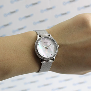 Reloj de Acero Inoxidable para <span class=keywords><strong>Mujer</strong></span> con Logotipo Personalizado, Estilo Coreano, Esfera de Nácar de 30 mm, Cronógrafo, <span class=keywords><strong>GUESS</strong></span> W0647L7 - Product Image 4