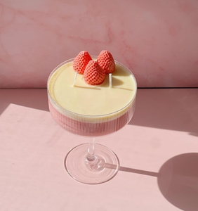 Bougie artisanale LANJO en verre à cocktail, design réaliste de dessert fraise, en cire de soja superposée, décoration sucrée - Product Image 2