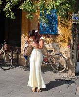 Robe de soirée Nicecover à col en V, en dentelle et satin, à fines bretelles, coupe ajustée, longue, bleu lac, abricot laiteux, idéale pour les vacances et les sorties