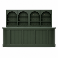 Comptoir de bar de luxe vert foncé pour mariage, avec panneau rainuré vert forêt et support arqué pour événements et locations de lieux
