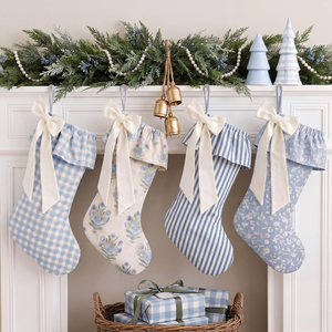 Chaussette de Noël rustique personnalisée en toile à carreaux gingham, avec bordure en dentelle et volants, style vintage, décoration de fêtes très prisée - Product Image 5