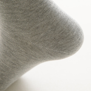 Calcetines de trabajo de hombre de algodón para vestido de negocios de oficina negro de color sólido con logotipo de punto personalizado - Product Image 5