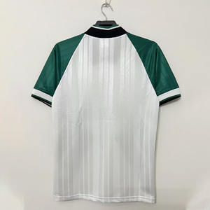 Hochwertige 100% Polyester Premium Atmungsaktive Schnelltrocknende Kurzarm Retro Fußballtrikots Anpassbar Direkt vom Hersteller - Product Image 2