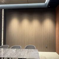 Panneau mural rainuré WPC certifié CE, directement de l'usine, motif vague bois foncé, profil 3D ondulé pour la décoration intérieure en gros