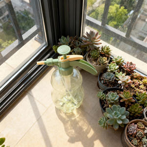 <span class=keywords><strong>Pulvérisateur</strong></span> à main haute pression à buse réglable 1,5 L en plastique PE pour l'arrosage des jardins - Product Image 4