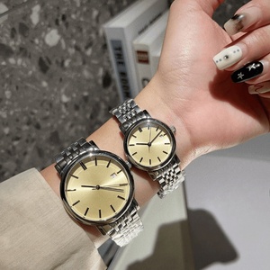 Montre de luxe haut de gamme, mouvement à quartz, verre saphir, bracelet bicolore doré, index des heures en forme de barre, étanche pour usage quotidien - Product Image 4