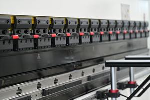 LIANGJI WE67K 500T 同步DELEM系统工业钢板数控折弯机 - Product Image 3