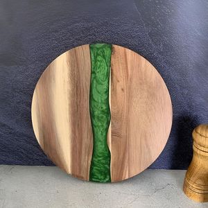Tabla de servir redonda de madera con diseño de resina verde, tabla de cortar de madera maciza para cocina, comedor y servicio. - Product Image 6