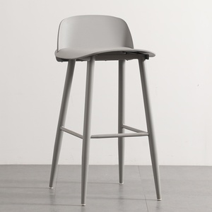 Tabouret de bar créatif nordique 60 cm, chaise haute en plastique, design moderne minimaliste, structure métallique, tabouret de comptoir à usage commercial - Product Image 6