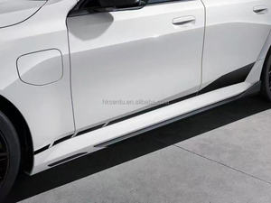 ชุดแต่งคาร์บอนไฟเบอร์แห้ง สำหรับ BMW G90 M5 MP ประกอบด้วยลิ้นกันชนหน้าคาร์บอนไฟเบอร์, ดิฟฟิวเซอร์, สปอยเลอร์, สเกิร์ตข้าง, และกระจกมองหลัง - Product Image 5