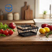 Panier de rangement en fil métallique noir artisanal avec poignées en bois, organisateur multifonctionnel pour fruits et légumes, pour la maison et la cuisine