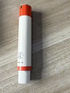 Tube cosmétique laminé en aluminium rouge et <span class=keywords><strong>blanc</strong></span> imprimé sur mesure, tube souple OEM ODM 45g <span class=keywords><strong>pour</strong></span> crème éclaircissante <span class=keywords><strong>pour</strong></span> les mains - Product Image 3