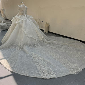 Robes de mariée pour filles MN245, style princesse moderne, col haut, traîne longue, avec fleurs et appliques en cristal - Product Image 5