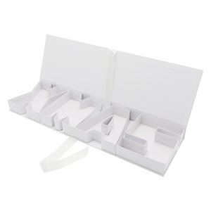 Caja de Regalo Navideña 2024, Vacía, con Diseño Floral, para Dulces o Charcutería, de Cartón, con Forma de Letra, Rellenable - Product Image 3