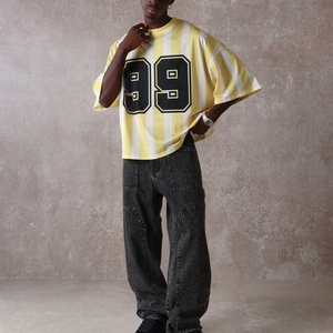 T-shirt Homme Streetwear en Maille Style Maillot de Baseball Rayé, Coupe Épaules Tombantes, Imprimé Personnalisé, Sportif Décontracté, Coupe Courte et Boxy - Product Image 4