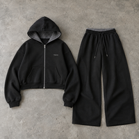Ensemble streetwear rétro personnalisé pour homme avec sweat à capuche à doublure à carreaux et pantalon de survêtement large.