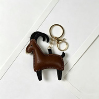 Pendentif Sac Vintage en Cuir Véritable Motif Chèvre, Accessoire de Sac à Dos Personnalisé avec Fermoirs Métalliques