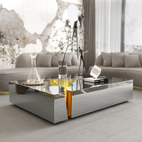 Table basse de salon moderne de luxe en acier inoxydable poli, laiton poli et structure en bois pour la maison ou l'hôtel