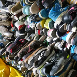 Penjualan terlaris sepatu bermerek bekas berkualitas tinggi bersirkulasi perlengkapan bekas olahraga pabrik grosir sepatu Sneaker pria