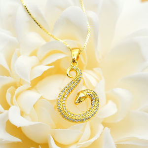Opulento Colgante Cuadrilobular de Oro Sólido de 9K/14K/18K con Esmalte Negro y Diamantes de Laboratorio Engastados a Mano para Regalo - Product Image 2