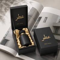 Boîte à parfum personnalisée noire mate avec estampage à chaud en feuille d'or, charnière, doublure en satin rigide, carton kraft recyclé, 50 ml, CMYK 4 couleurs