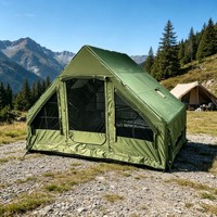 Tente gonflable pyramidale verte de 6,3 mètres carrés avec deux portes en maille en U et deux fenêtres latérales pour les voyages de camping en plein air