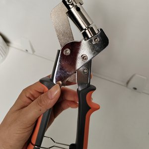 Punzonadora manual de ojales <span class=keywords><strong>a</strong></span> <span class=keywords><strong>mano</strong></span> de 10/6mm para tela de lona de póster - Product Image 2