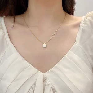 Nuevo Acero inoxidable Ins pequeña Concha cuadrada blanca madre de perla nicho moda Simple que no se desvanece collar de mejor amigo para mujer - Product Image 5