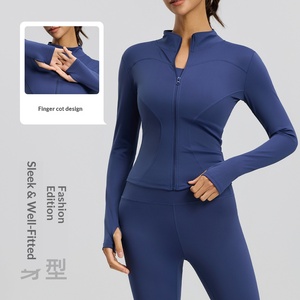 Veste de sport pour femme en polyester uni avec fermeture éclair, idéale pour la course à pied, le yoga et la remise en forme - Product Image 2