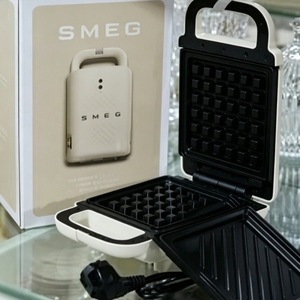Machine à sandwich SMEG 1000W, plaques à gaufres automatiques, revêtement antiadhésif, légère, électrique, pour usage domestique - Product Image 2