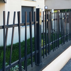 Jardin métallique Clôture moderne pour l'extérieur sans rouille comme le bambou Barre d'acier verticale primitive désordonnée Clôture de la jungle - Product Image 1