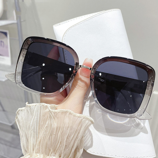 New Ladies Polarized Sunglasses UV-proof Online Celebrity Street Sunglasses with Large Frame Sunglasses.