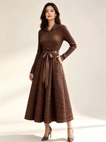 Gaun Maxi Ukuran Besar dengan Ruffle dan Lipit - Warna Solid, Kerah, Lengan Panjang, Model A-line, Gaun Elegan untuk Wanita