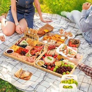 Plateau à fromage pliable en bois Chezerra avec ensemble de couverts pour servir des collations lors de fêtes - Product Image 4