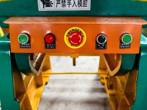 Máquina de Estampagem Mecânica Excêntrica J23-10T Série 12-40 Toneladas, Venda Quente de Fábrica, Bomba de Motor de Alta Eficiência - Product Image 3