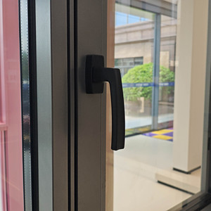 หน้าต่างกระจกบ้านขายส่ง Deioux หน้าต่าง PVC ฝรั่งเศสรุ่นล่าสุด หน้าต่าง UPVC แบบกระจกนิรภัย หน้าต่างบานเปิดแบบผลักออก - Product Image 3