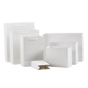 ขายส่ง<span class=keywords><strong>ราคา</strong></span><span class=keywords><strong>ถูก</strong></span>ถุงกระดาษแบบพกพานํา<span class=keywords><strong>มา</strong></span>ใช้ใหม่กระดาษคราฟท์สีขาวสีดําถุงช้อปปิ้งพร้อมที่จับสําหรับรองเท้าและเสื้อผ้า - Product Image 3