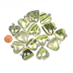 Vente en gros de bijoux en argent à la mode pour femmes pendentif en forme de cœur en cristal serpentin plaqué or rhodié réglage naturel de la lunette - Product Image 1